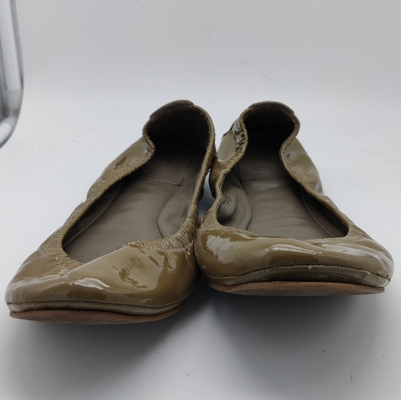 ❄️ SALE - Tory Burch Eddy Putty Patent sz 8 - Picture 4 of 10